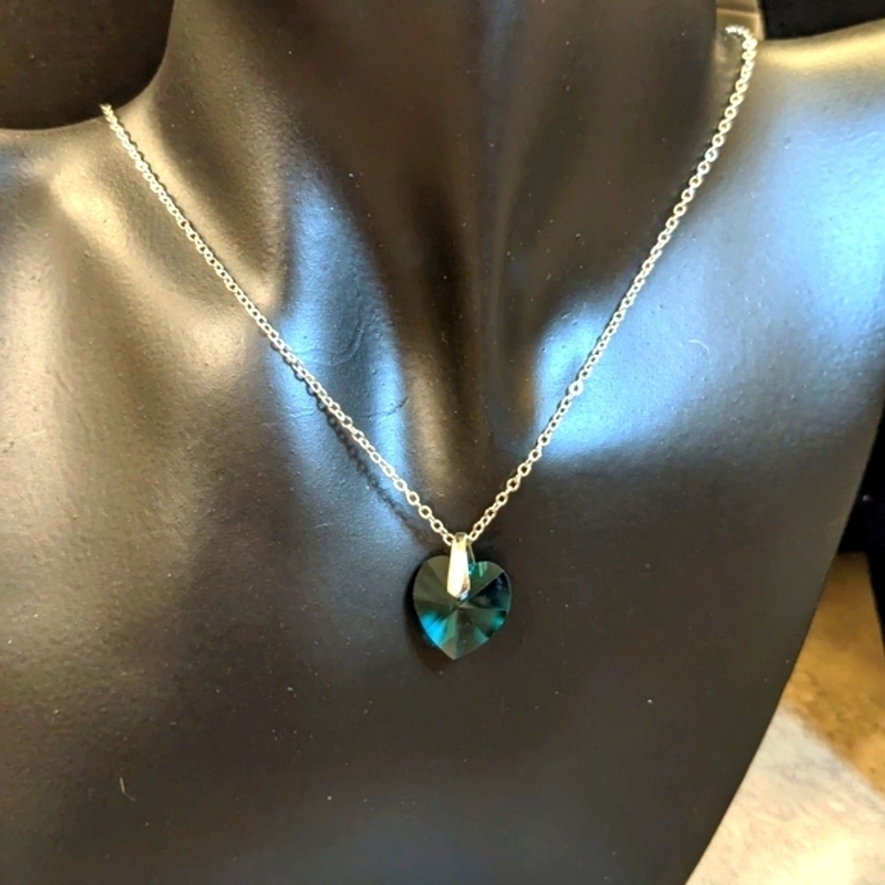 Swarovski Crystal Elements Silver Tone Green‎ Heart Necklace